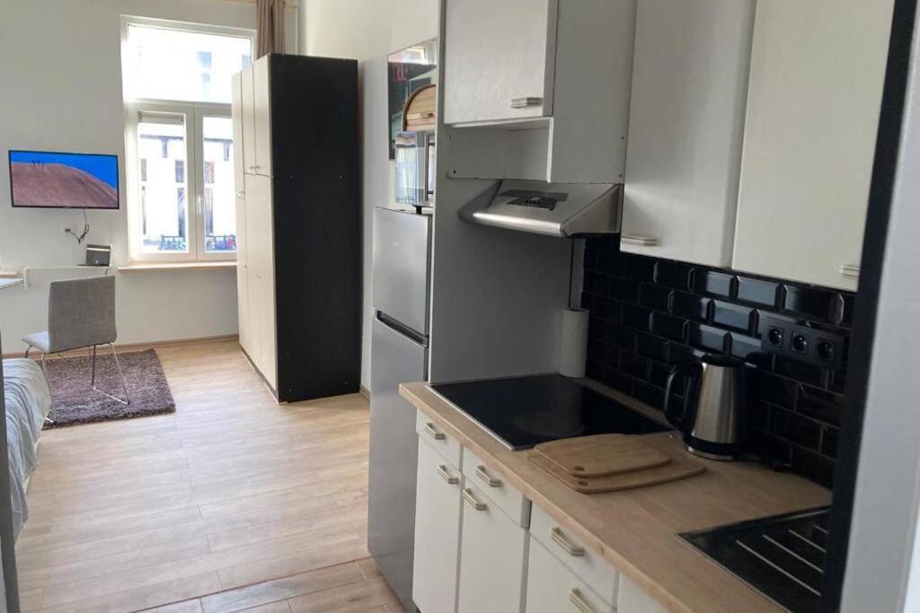 Magnifique Studio au 2ème étage, à proximité de la gare du midi! Bruxelas Exterior foto